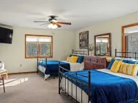 Lake View Retreat by AvantStay Hotels in Penn Forest Township
