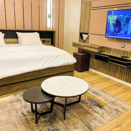 Fullbliss Hotel and Suites
