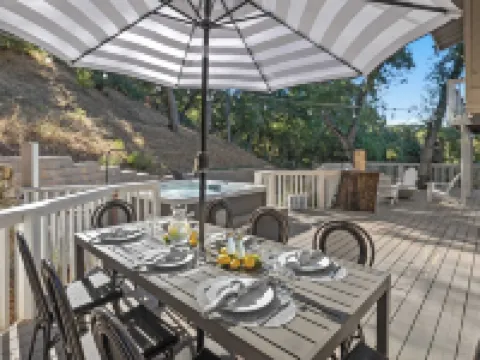 Hidden Oaks Farmhouse by AvantStay Hot Tub Deck Hotels in Atascadero