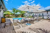 Haley's at Anna Maria Island Inn - Pools