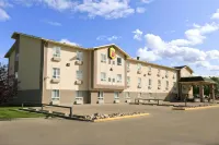 Super 8 by Wyndham Slave Lake AB Hotels in Slave Lake