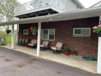 Seneca Riverfront Spa! Hot Tub, Pool + Sauna! Pontoon Boat and Canoe Available! Hotels in Lysander