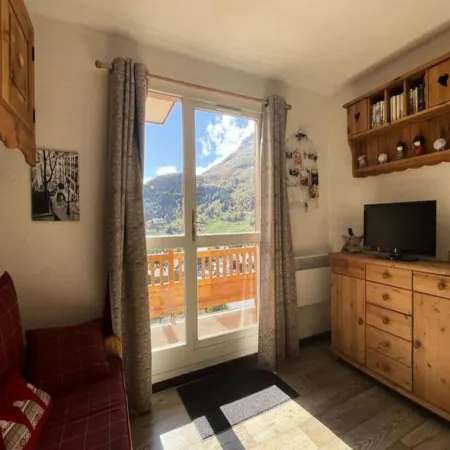 2 Rooms for 4 People