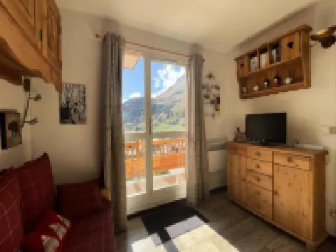 2 Rooms for 4 People