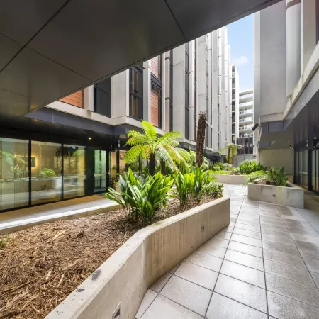 Chic Inner-City 2-Bed Abode with Pool, Gym & Sauna