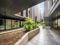 Chic Inner-City 2-Bed Abode with Pool, Gym & Sauna