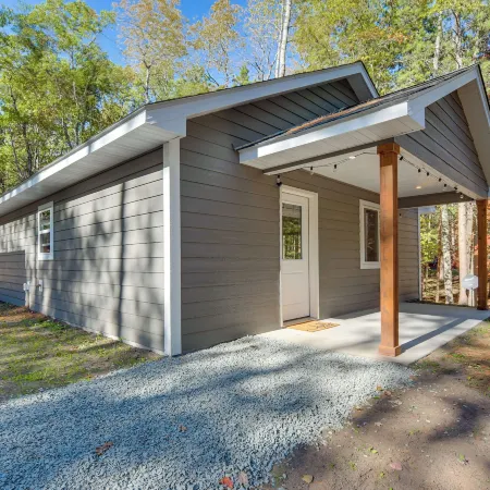Lake Days, Links & Trails! Danbury Cottage