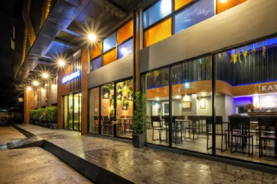 Bed Friends Poshtel Hotels near Chiang Rai Clock Tower