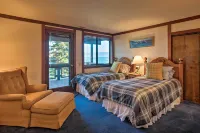 Lakefront Home w/ View: 11 Mi to Palisades Tahoe! - WiFi