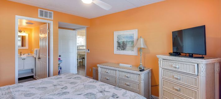 Resort Condo Steps to Beach: Snowbirds Welcome! Hotels in St. Augustine Beach