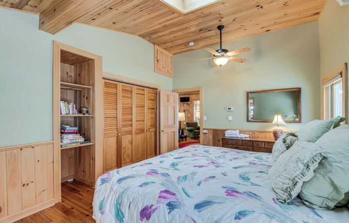 Waterfront North Hero Home w/ Screened Porch
