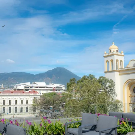 City Centro By Marriott San Salvador Отели рядом с достопримечательностью «Археологические памятники древнего поселения Хойя-де-Серен»