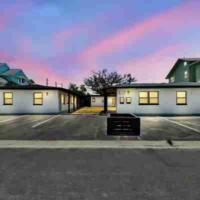 1 Bedroom Treasure Island Getaway Hotel Exterior