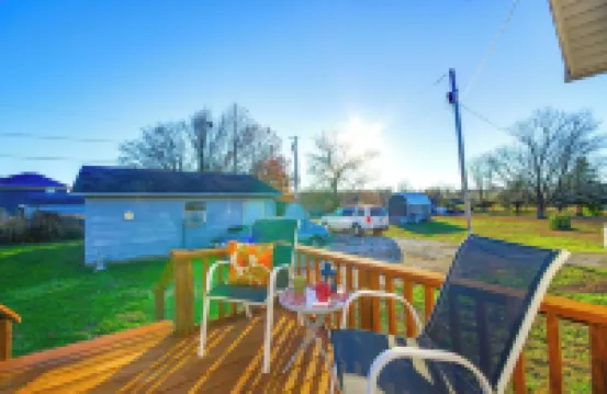 2 Mi to Stockton Lake: Family Home w/ Grill
