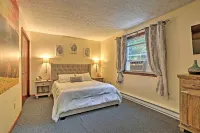 15 Mi to Camelback Ski Resort: Home w/ Deck! Hotels in Coolbaugh Township