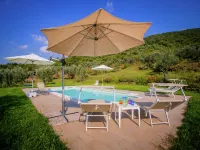 Villa in Cortona with Pool and Val di Chiana View -  case vacanza in affitto