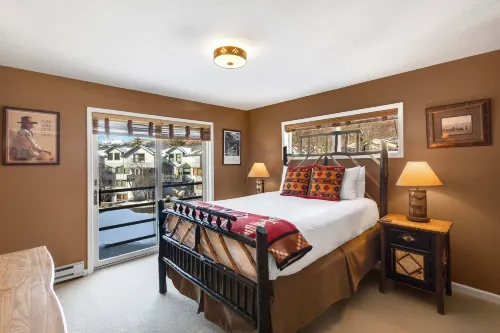Ski Trip Value! Walk Everywhere, Hot Tub, Top Floor 1 Bedroom Condo by RedAwning - Pools