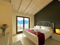 Le Petit Palais Villa Hotels in Plesio