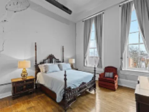 Luxury Downtown Apartment• Walk Everywhere • Fast WiFi • Sleeps 8 Hotéis em Delaware
