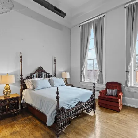 Luxury Downtown Apartment• Walk Everywhere • Fast WiFi • Sleeps 8 Отели в г. Делавэр