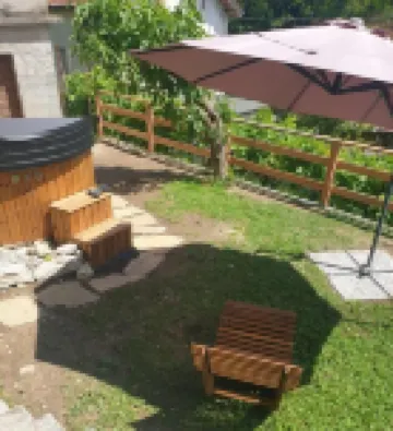 Casa21 - Private Holiday Home for Groups up to 12 with Jacuzzi