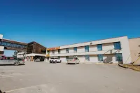 New Imperial Inn - parking