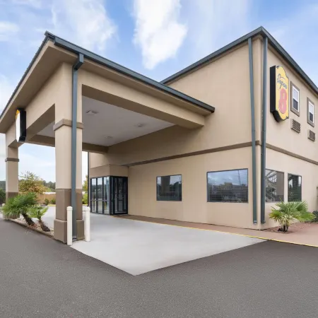 Super 8 by Wyndham Macon West