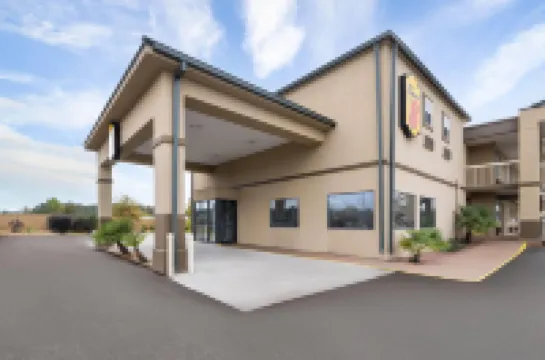 Super 8 by Wyndham Macon West