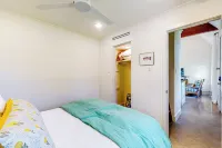 Eco-Chic Lake Somerville Area Farmhouse w/ Porch - chambre d’hôtes