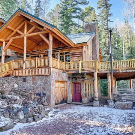 Hot Tub & Mtn Views: Woodsy Cabin in Greer