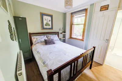 Snug 1 Bed Apartment Hotels in Kings Knowe