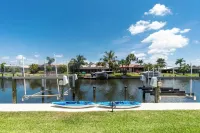 Tranquility Waterfront Villa with Pool & Dock - Strand