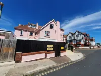 Singer House Beach Holiday Flats with Parking ,Opposite Paignton Pier ,English Riveria - 4 stelle