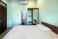 RedDoorz near Pantai Lumban Bul Bul Balige Toba - Wifi