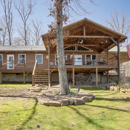 'Bullfrog Bluff' Mountain View Cabin w/ Deck!