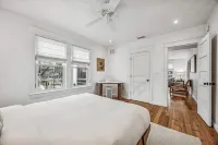 Historic Beach Cottage / Steps to Beach & Dining
