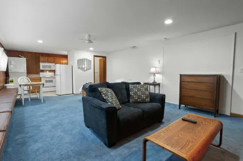 Sunflower Studio - 7 Minutes To Uo & 4 Minutes To Downtown 1 Bedroom Studio - Homestays