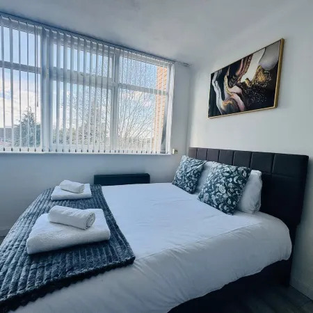 Home Studio Free Parking Prime Location
