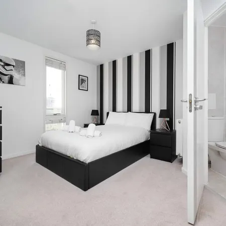 Stunning 2BR Flat With Balcony