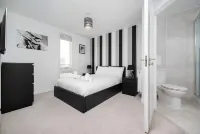 Stunning 2BR Flat With Balcony - Wifi