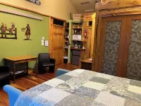 Mountain Peaks Inn, GREEN MOUNTAIN SUITE, Downtown Hill City