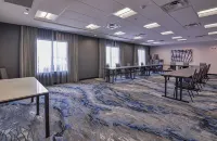 Fairfield Inn & Suites East Grand Forks - parking