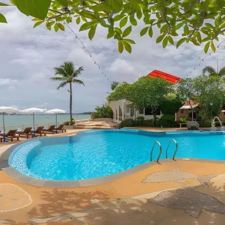 Aochalong Villa Resort & Spa Отели рядом с достопримечательностью «Храм Чалонг»
