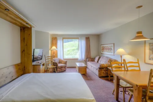 Cahilty #122 Hotel Room - 2-Star