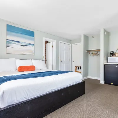 The Lighthouse Inn & Suites Hotels near Nubble Lighthouse