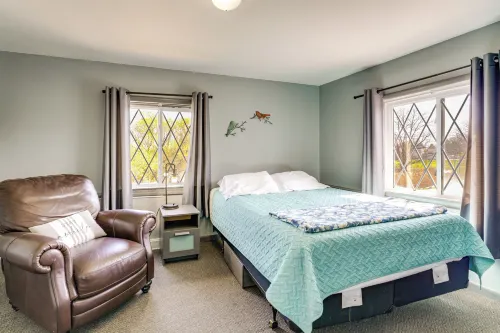 Explore Port Huron! Cozy Condo w/ Creek Views - Lejligheder
