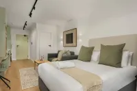 The Sage Queen Bed Studio 711 Sea Point CPT