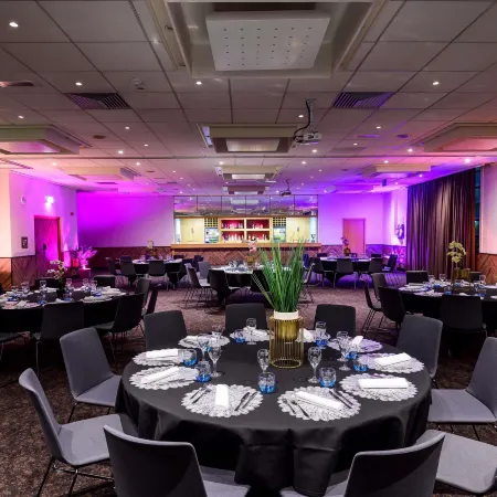 Novotel Birmingham Centre Отели рядом с достопримечательностью «Железнодорожный вокзал Уиттона»