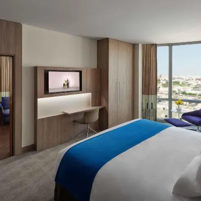 Novotel Jeddah Tahlia Street Отели рядом с достопримечательностью «Банкетный зал Leylaty»