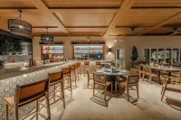Opal Key Resort & Marina - bar